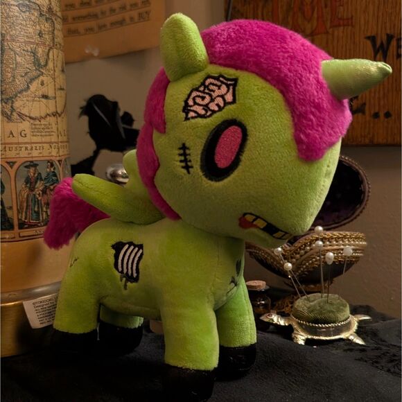 tokidoki Other - Tokidoki Zombie Milo Unicorno Halloween Series 1 Plush